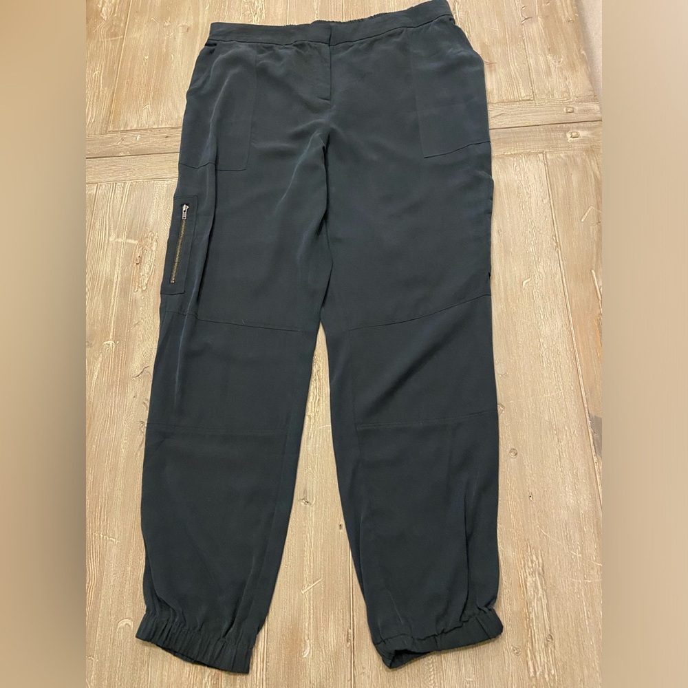 Elastic waist cargo-esque pants